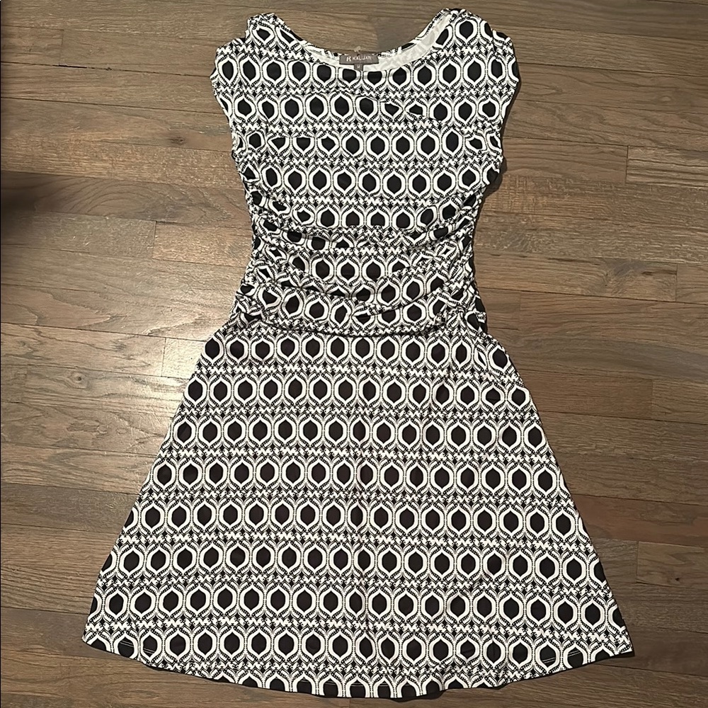 Elegant Black and White Geometric Dress